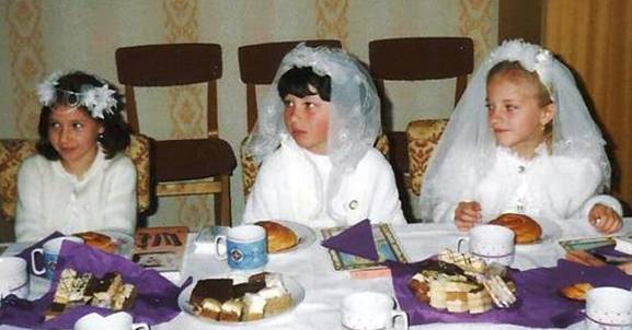 Szebényi Zsuzsa, Szűcs Niki, Deutsch Brigi elsőáldozás.jpg