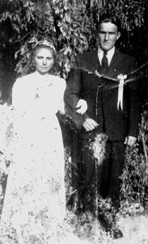 Kati n. lakodalmn Cserjssel 1947.jpg