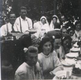 Katus nni lakodalmi vacsora 1949.JPG