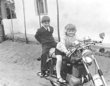frei zsuzsa f laci motoron.jpg