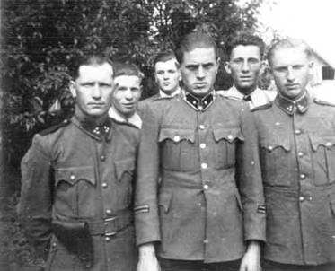 Katonaruhban 1944 Deutsch Antal, Bartus Istvn, Rk Jzsef, Nezczki Mrton, Bartus Jzsef, Hauser Mrton.jpg