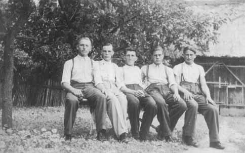 Fik a csr eltt 1944 Hauser Mrton, Burger Gyrgy, Bartus Jzsef, Nezczki Mrton, ....jpg
