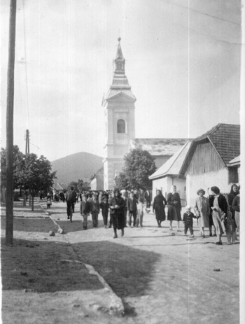 Jnnek a templombl vasrnap dlben 1960-as vek.jpg