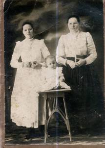 Kerln Hochvrt Margit, Brogli Istvnn Hochvrt Mria s Kerl Katalin 1914 m 8 cm