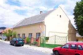 Iskola ill. voda 2001