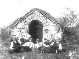 A pincknl - Grccse, Gliba, Kfalvi Istvn, Winkler A, Gubs, Kis Gyuri, Pinka.jpg