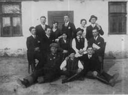 Szreti felvonuls eltt Kovcs Lajossal a teremudvaron 193-as vek.JPG