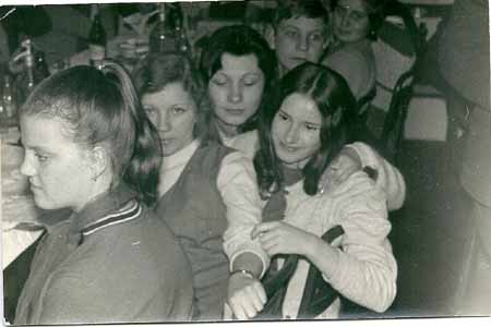 1972. febr.5 Ifjsgi klubban, Hauser Mari, Velti Marg, Bartus Nra, Tth Kati, Tth Jnos, Szcsin Mari.jpg