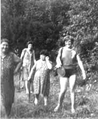 Anyukval s Terivel a Megyeren 1985.jpg