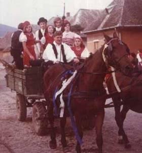 Szreti felvonuls 1970-es vek.jpg