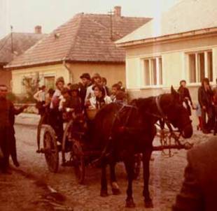 Szreti felvonuls 1975.jpg