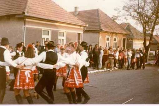 Szreti felvonulas.jpg