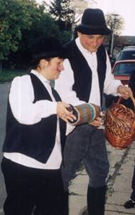 Burger Lszl s felesge szreti felvonulson 2003.jpg