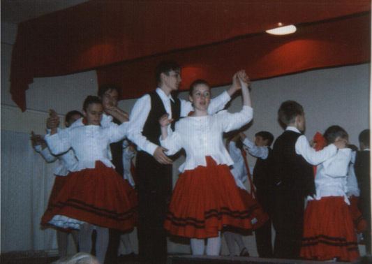 35. Első károlyfalvi néptánccsoport.JPG