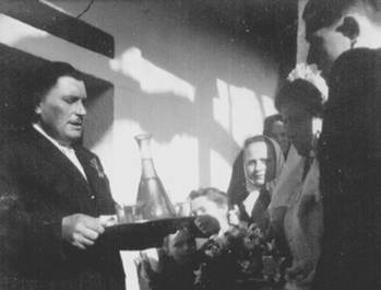 Burger Jzsef (Bstyn, Brogli Erzsi Bartus Gyrgy 1954.jpg