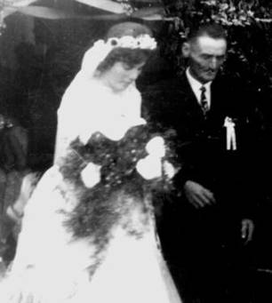 Marika menyasszony Kelemennel.jpg