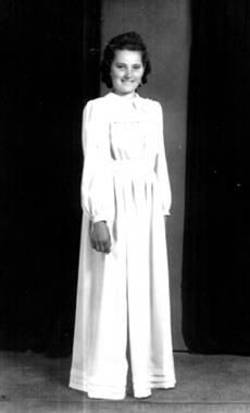 Frei Zsuzsanna koszorslny 1947.jpg