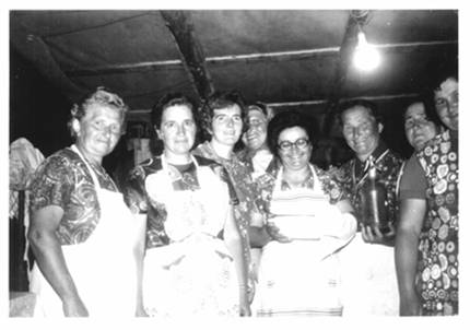 Ksapnzhez 1978 Szakcsnk Karajz Bonci lakodalmn.jpg