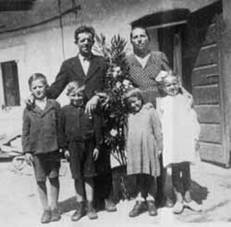Kopasz Istvn s csaldja 1940-es vek vge.jpg