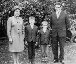 Hauser Imre s cs. 1960-as vek.jpg